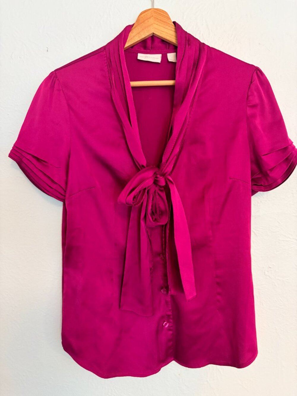 Fuchsia Satin Tie Neck Blouse Womens Medium Pink Short Sleeve Career Barbiecore - Picture 12 of 12